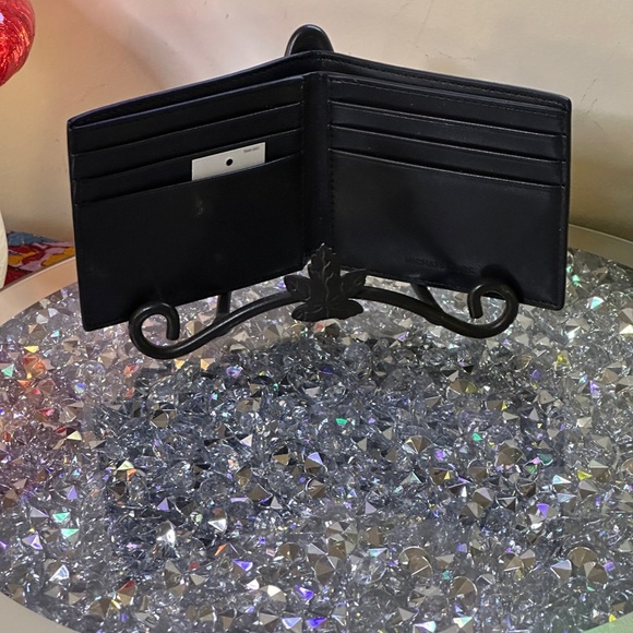 NWT/NIB - Michael Kors Slim Billfold. Retail $98.00 - Picture 4 of 5